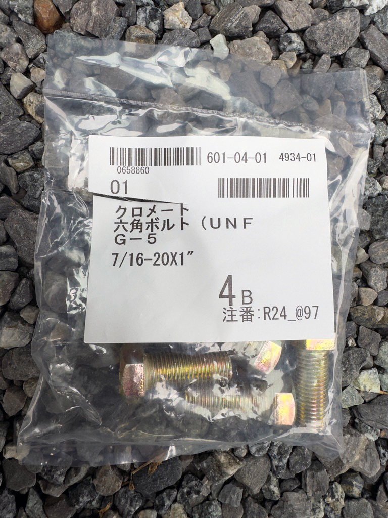 シートベルトフック跡に付けるボルト